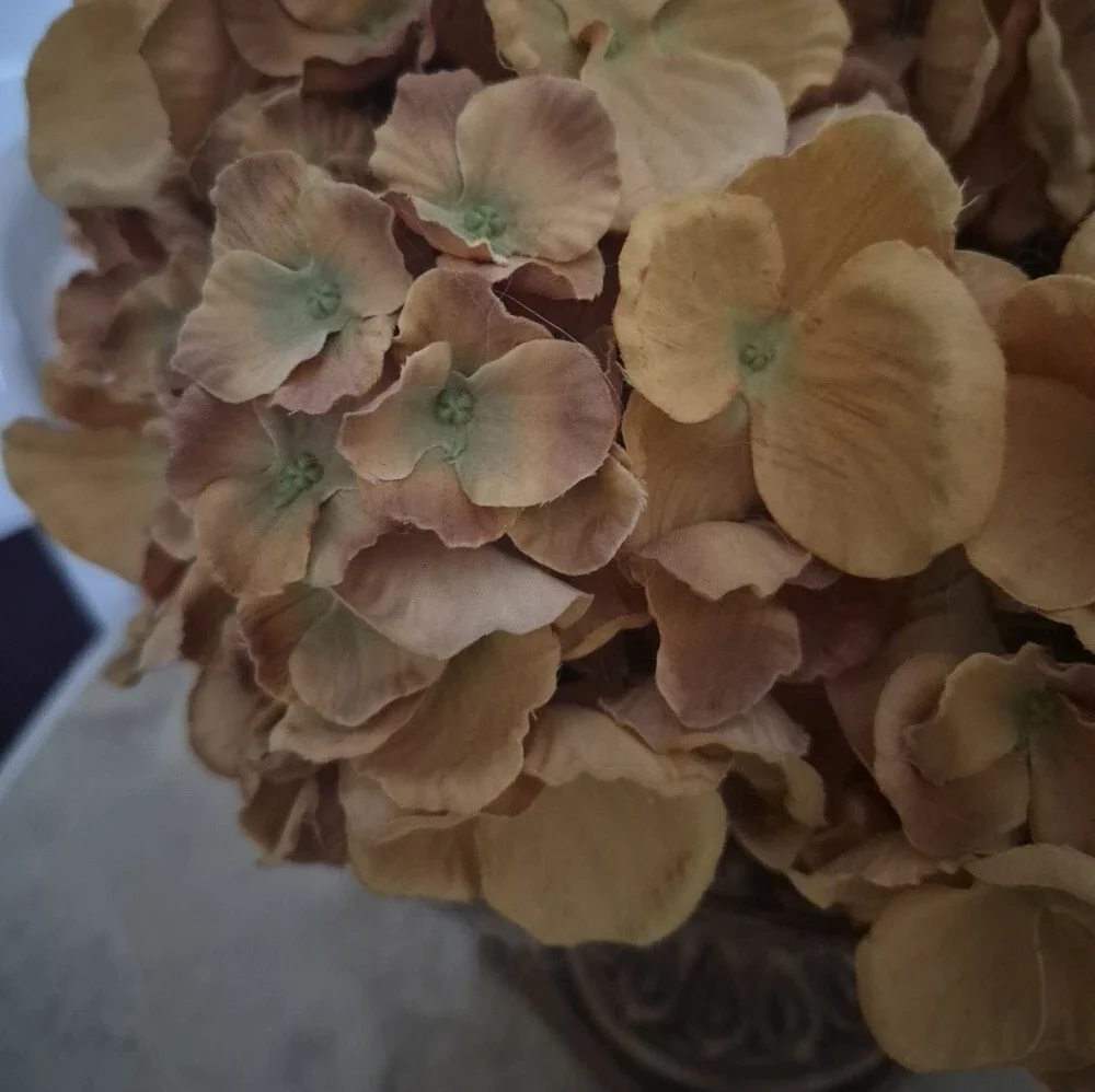**HP**Neiman Marcus Faux Floral Arrangement in Gold/Bronze/Brown Ornate Vase